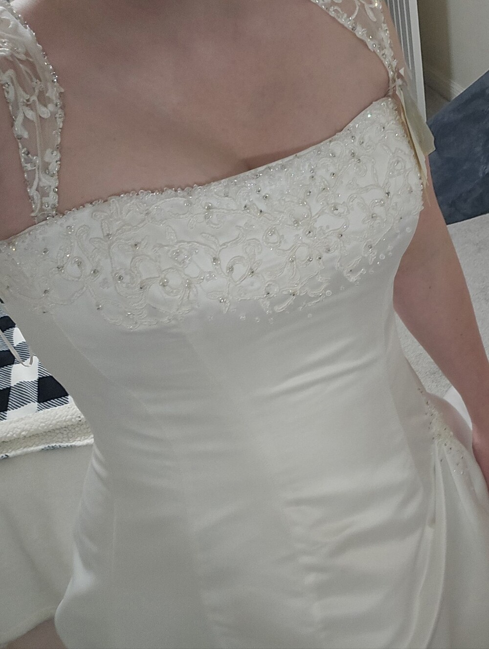 Elegant White Satin Gown - Picture 4 of 16